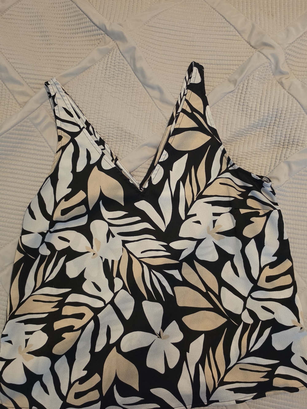 Old Navy Black & White Floral V-Neck Tank